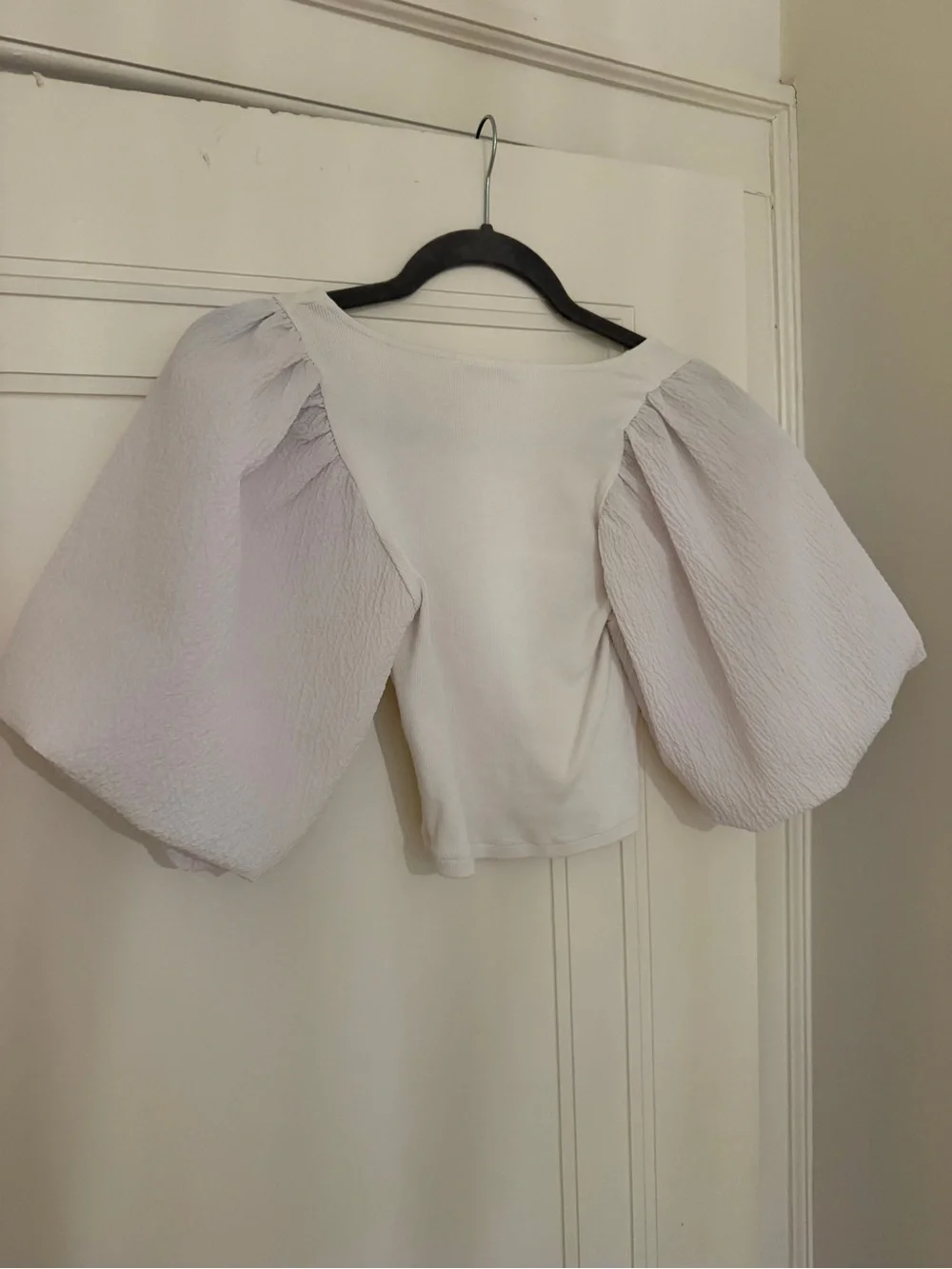 Zara Cream V-Neck Puff-Sleeve Crop Top